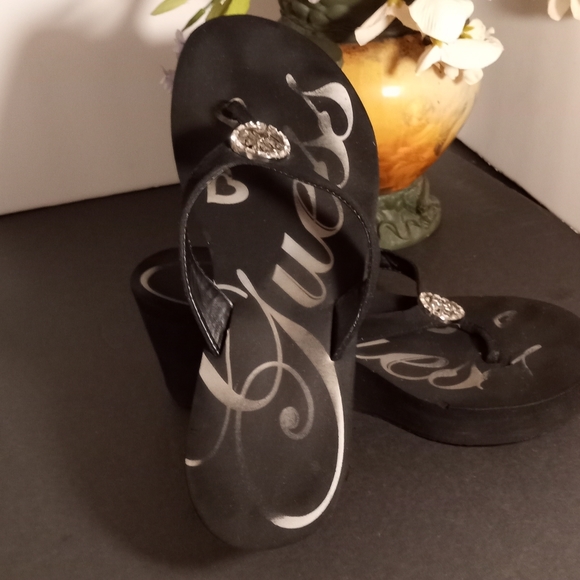 Guess platform flip flops,size - Picture 2 of 4